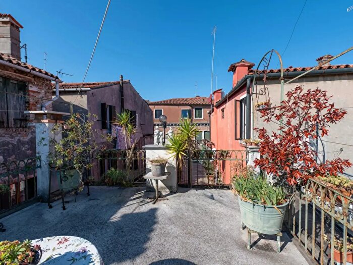 Casa con 6 locali in vendita in Venezia