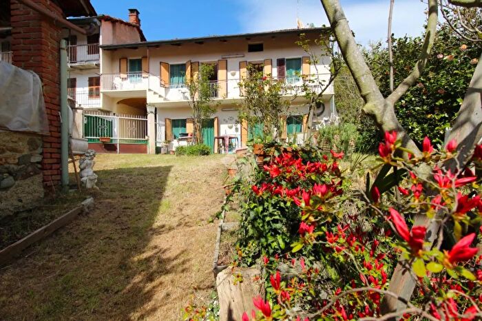 Casa quadrilocale in vendita in Via Pozzetto, Magnano