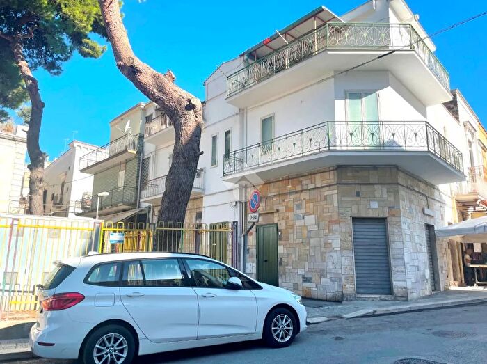 Casa con 6 locali in vendita in Via S Pio X, Canosa Di Puglia
