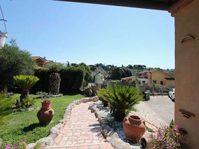 Casa con 5 locali in vendita in Strada Morlupo Capena, Morlupo
