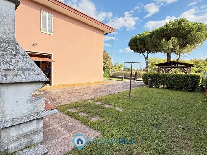 Casa con 6 locali in vendita in Via Montà, Padova
