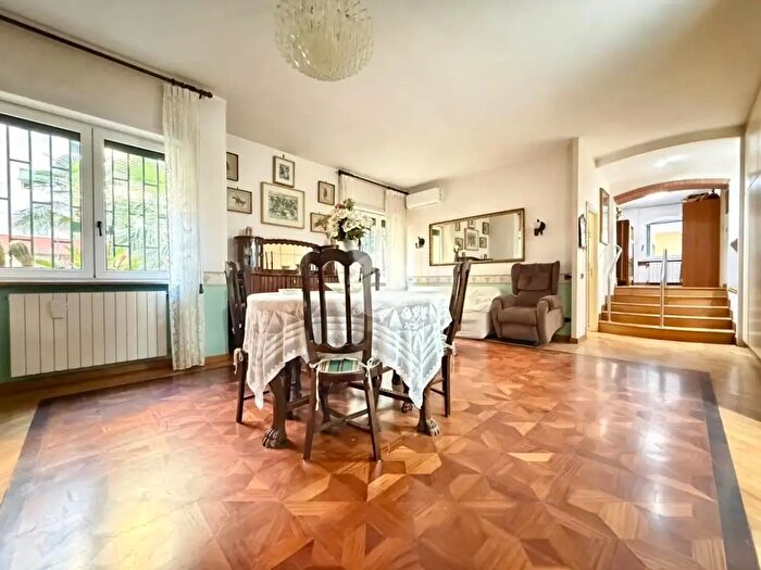 Appartamento quadrilocale in vendita in Via Rodolfo Falvo, Napoli