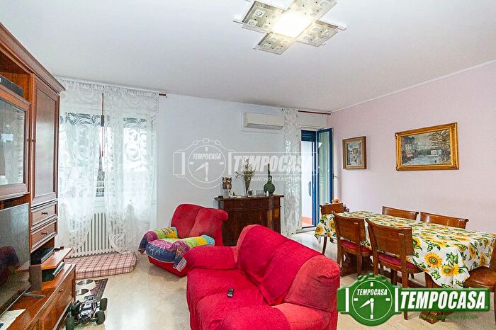 Appartamento con 5 locali in vendita in Via Angelo Emo, Verona