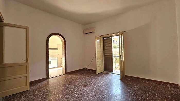 Appartamento bilocale in vendita in Zona Grottasanta, Siracusa