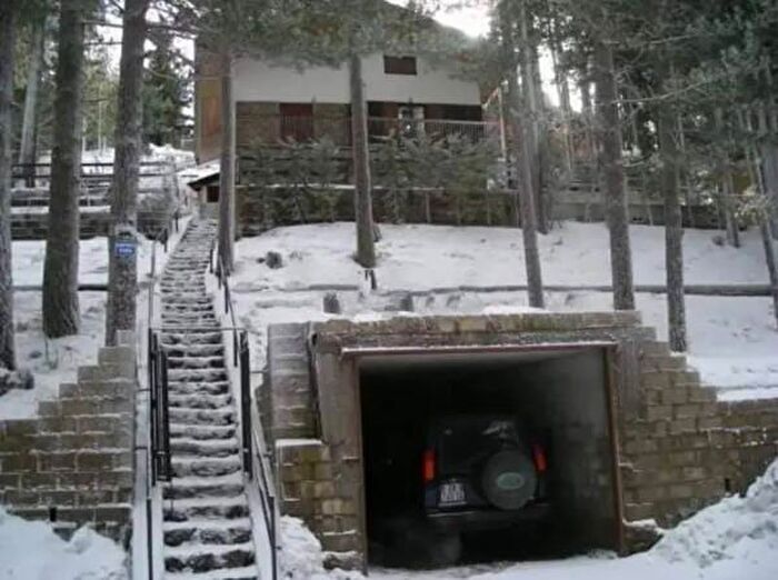 Appartamento con 5 locali in vendita in Via Lago Ampollino, Cotronei