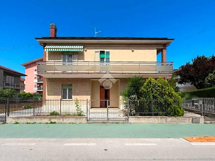 Casa con 6 locali in vendita in Via Giuseppe Garibaldi, San Giovanni Teatino