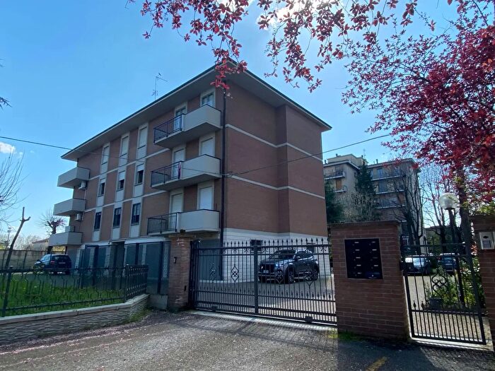Appartamento quadrilocale in vendita in Via Anfossi, Modena