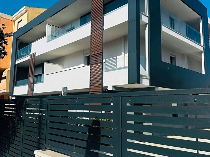Appartamento trilocale in affitto in Via Italia, Quartu, Quartu Sant'Elena