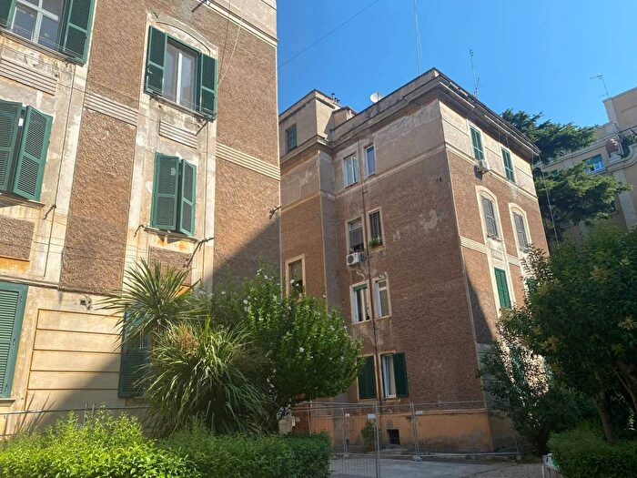 Appartamento trilocale in vendita in Via Nazario Sauro Roma, Roma