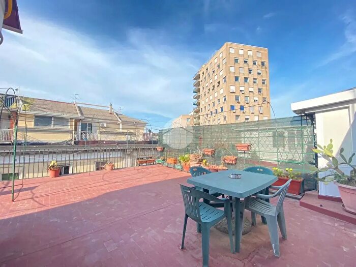 Appartamento trilocale in affitto in Via Matteo Schilizzi, Napoli