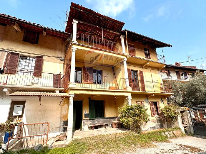Casa con 6 locali in vendita in Via Salomone, Roppolo