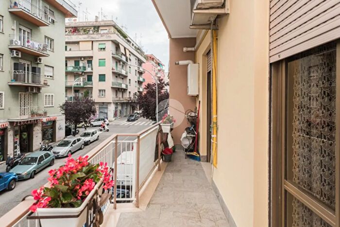 Appartamento bilocale in vendita in Via Edoardo Jenner, Roma