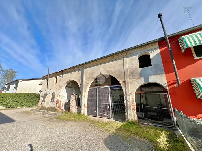 Casa quadrilocale in vendita in Via Brigola, Resana