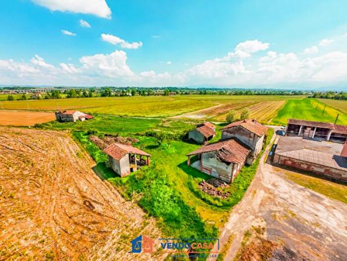 Casa con 6 locali in vendita in Via Levata, Trinita