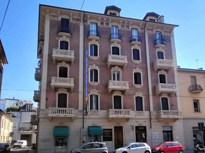 Appartamento trilocale in vendita in Via Cibrario, Torino