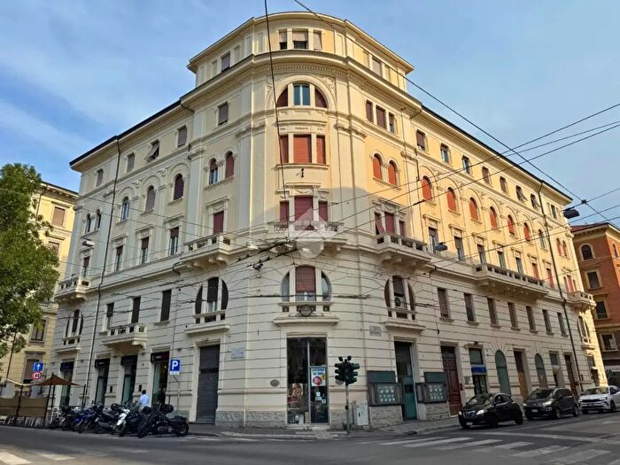 Appartamento con 5 locali in vendita in Via Antonio Giannelli, Ancona