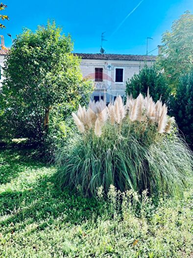 Casa con 8 locali in vendita in Fabriano