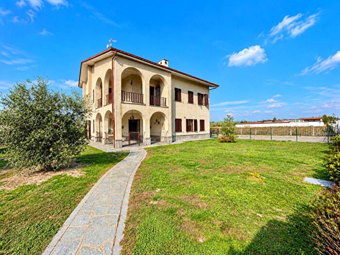 Casa con 6 locali in vendita in Via Torino, Centro, Vigone