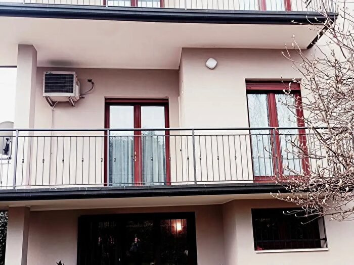 Casa con 6 locali in vendita in Strada di Costabissara, Costabissara