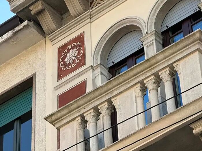 Appartamento trilocale in vendita in Via Privata della Majella, Milano