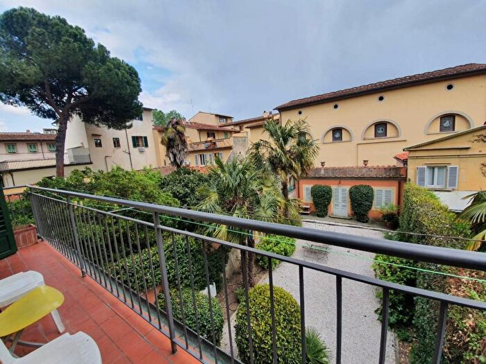 Appartamento quadrilocale in affitto in Piazza della Santissima Annunziata, San Marco SS Annunziata, Firenze