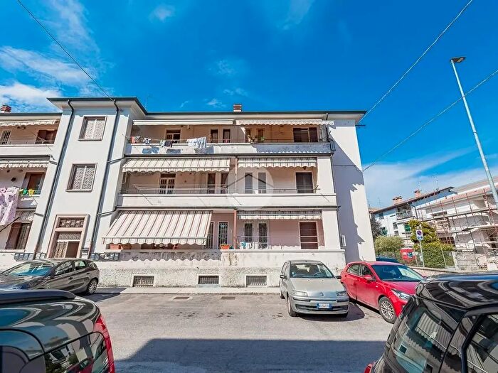 Appartamento trilocale in vendita in Via Luigi Prina, Villafranca Di Verona