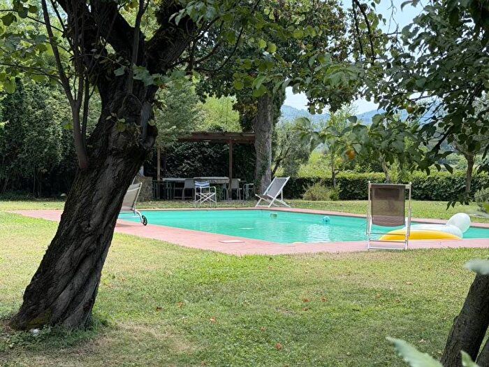 Appartamento con 6 locali in affitto in Rovezzano, Firenze