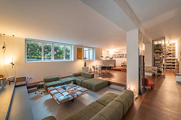 Appartamento quadrilocale in vendita in Via Pietro Calvi, Milano