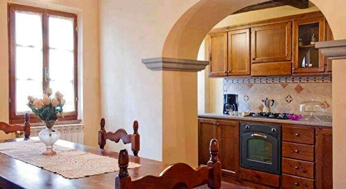 Appartamento trilocale in affitto in Via Benedetti, Centro, Cortona