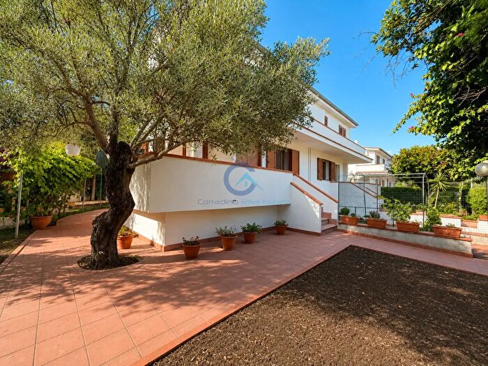 Casa con 6 locali in vendita in Via dei Marinai, Montauro