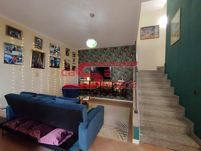 Casa con 6 locali in vendita in Massa E Cozzile