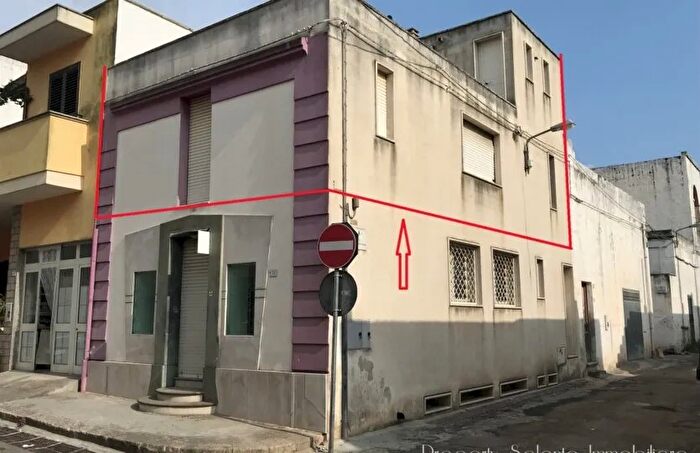 Appartamento bilocale in vendita in Via Raimondello Orsini Ugento Centro Storico Residenziale, Ugento