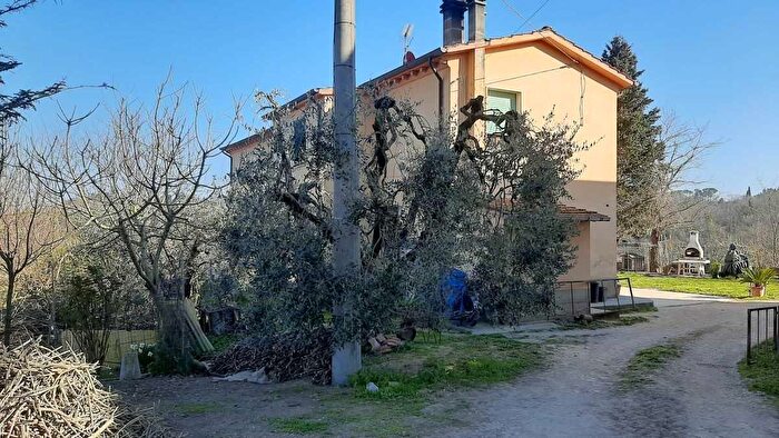 Casa con 6 locali in vendita in San Miniato