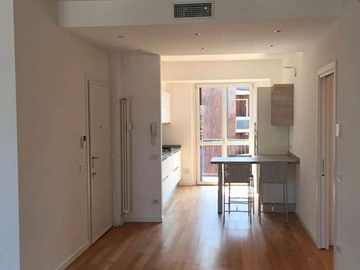 Appartamento trilocale in affitto in Via Bartolomeo Eustachi, Morgagni, Milano