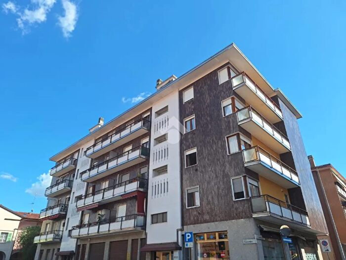 Appartamento trilocale in vendita in Piazza Giacobbe, Magenta