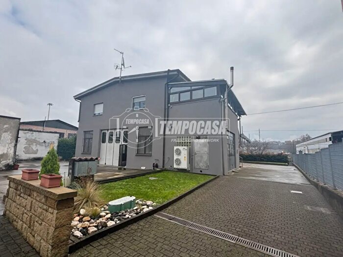 Casa quadrilocale in vendita in Via Domenico Vandelli, Como