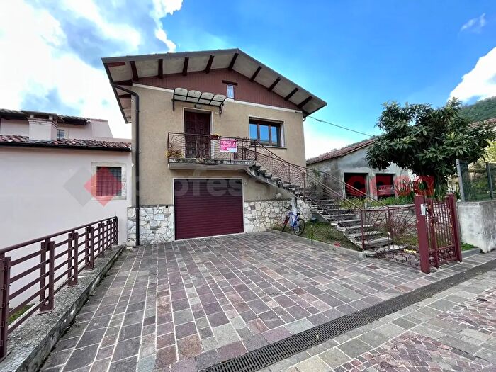 Casa quadrilocale in vendita in Piazza G Marconi, Val Liona