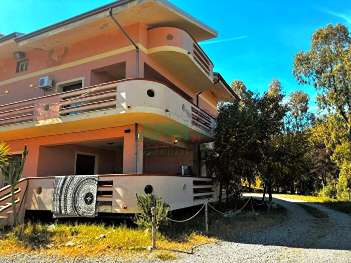 Casa con 11 locali in vendita in Traversa VIII Contrada Caldara Snc, Brancaleone