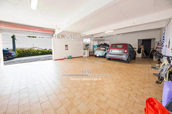 Casa con 10 locali in vendita in Via Giovanni Battista Niccolini, Genova