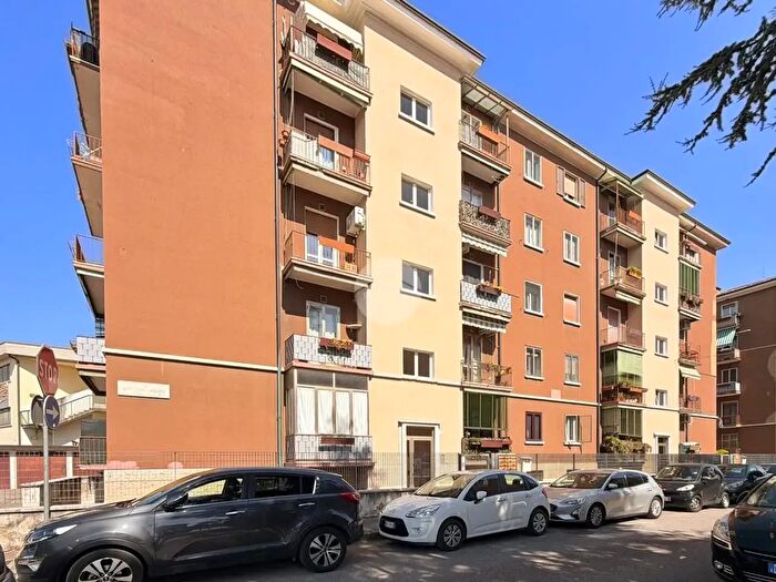 Appartamento quadrilocale in vendita in Via Alessandro Carlotti, Verona
