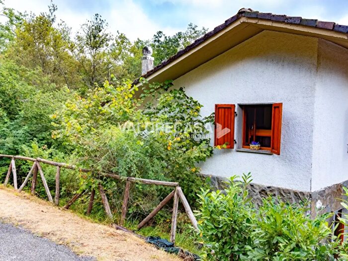 Casa con 5 locali in vendita in Zeri
