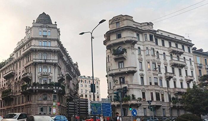 Appartamento con 7 locali in affitto in Via Luigi Vitali, Milano