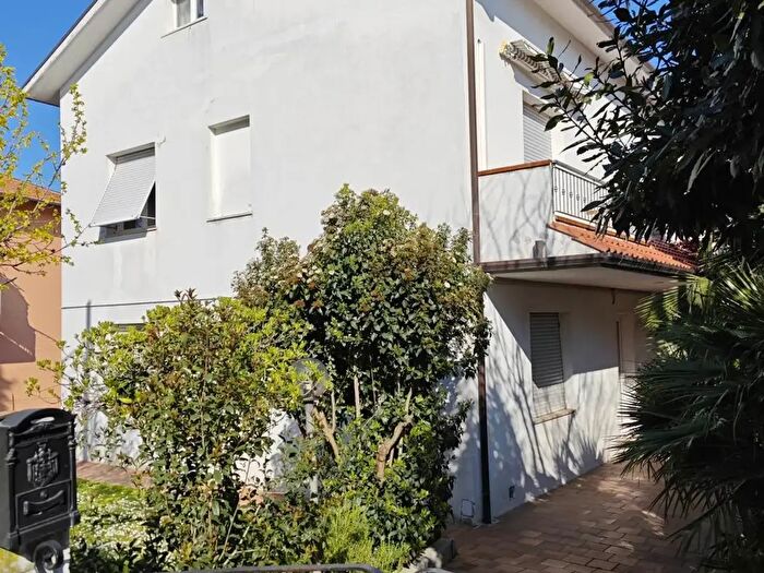 Appartamento con 5 locali in affitto in Via Ss Benvenuto E Rocco, Osimo