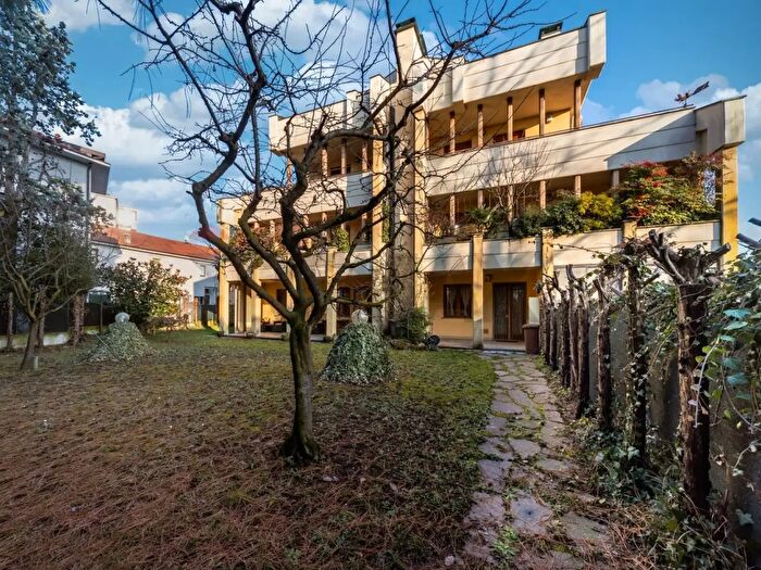 Appartamento trilocale in vendita in Villasanta