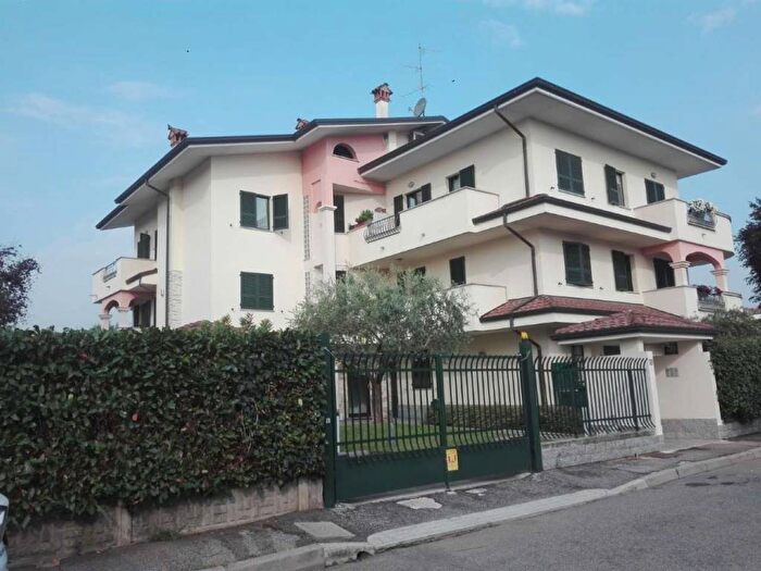 Appartamento trilocale in affitto in via Gaetano Donizetti, Centro, Cernusco sul Naviglio