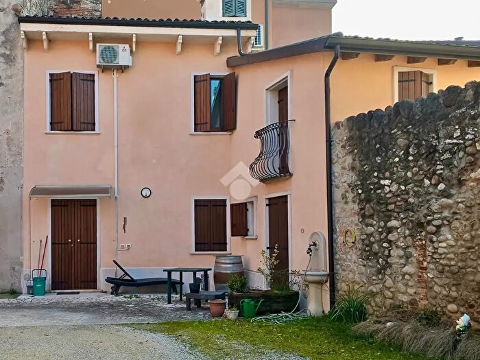 Appartamento trilocale in vendita in Via Madonna, Pescantina