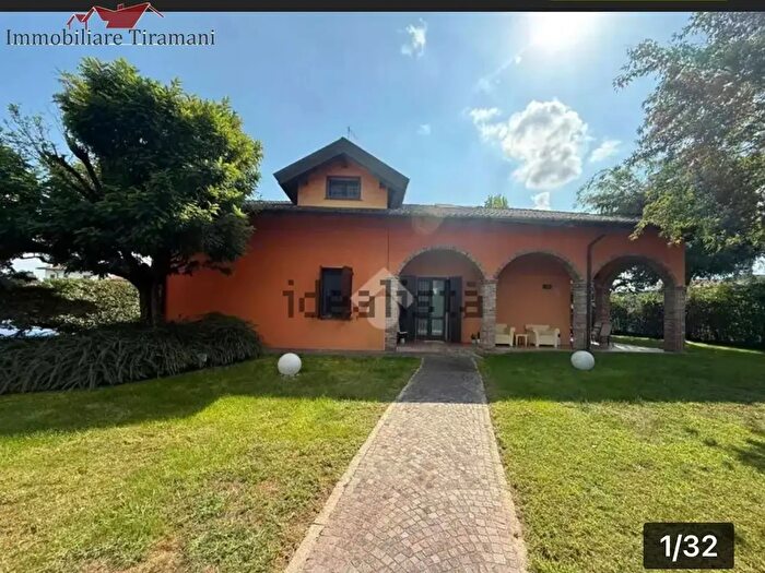Casa quadrilocale in vendita in Via Caduti di Nassirrya, Santo Stefano Lodigiano