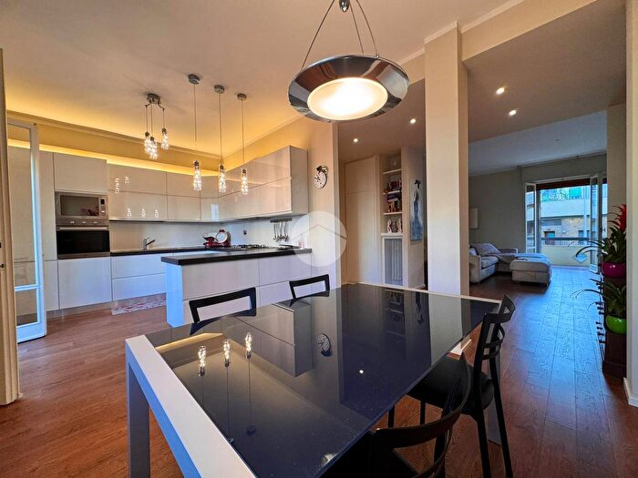 Appartamento con 5 locali in vendita in Via Sano di Pietro, Firenze