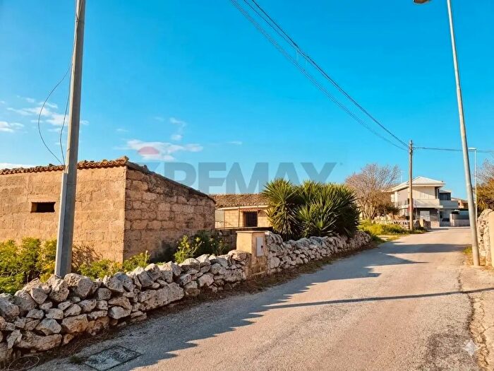 Casa con 6 locali in vendita in Via Massabielle, Ragusa