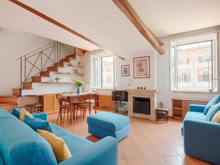 Appartamento trilocale in affitto in Via in Arcione, Barberini, Roma